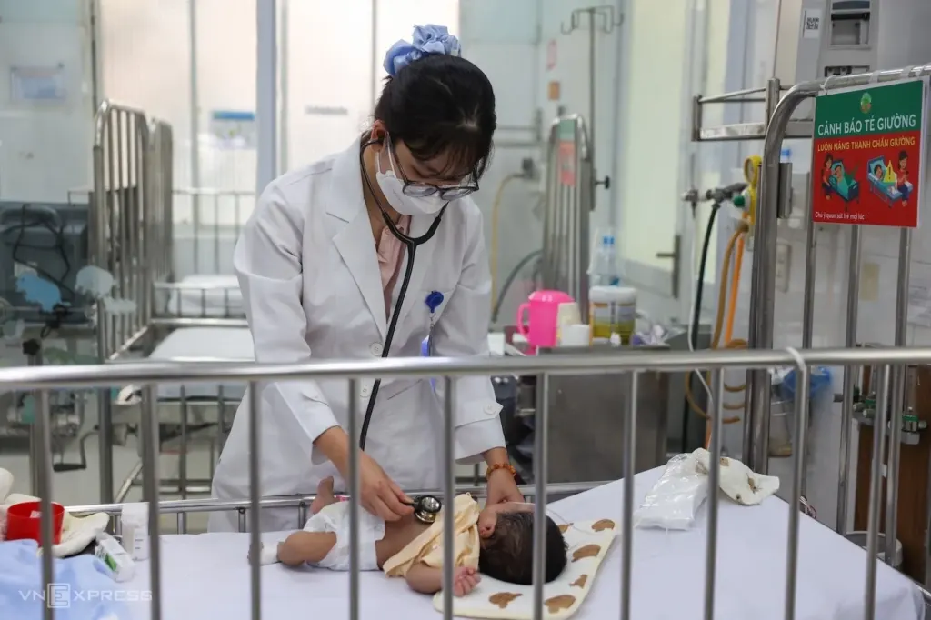 Hình minh họa: Dấu hiệu cảnh báo bệnh hô hấp ở trẻ trở nặng