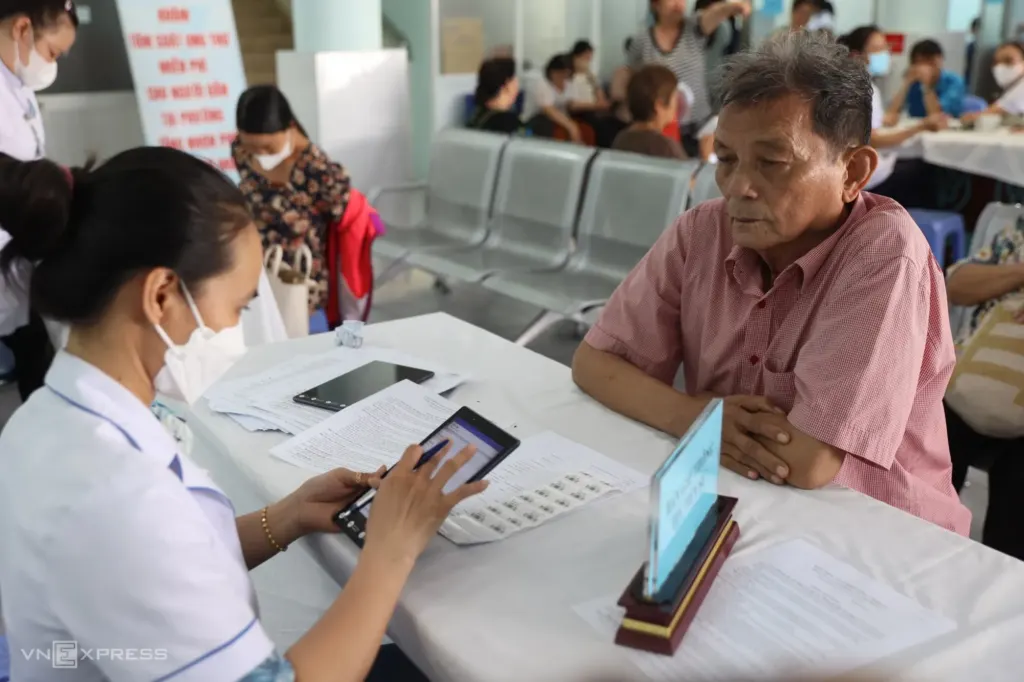 Hình minh họa: TP HCM khám sức khỏe miễn phí cho người chưa đăng ký tạm trú