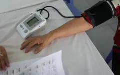 Bác sĩ ví người tăng huyết áp như ‘đang ôm quả bom’