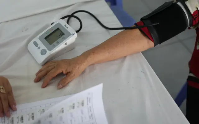Bác sĩ ví người tăng huyết áp như ‘đang ôm quả bom’