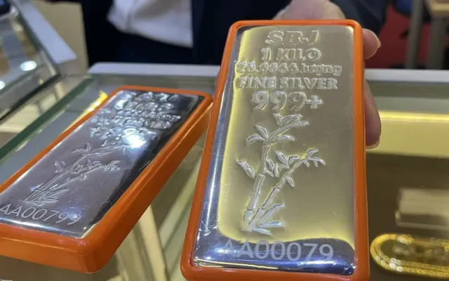 Giá bạc giảm 60% từ đỉnh