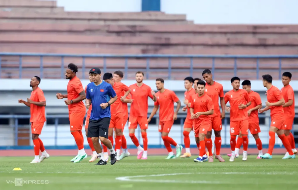 Hình minh họa: HLV Kim Sang-sik thử quân cho Asian Cup 2027