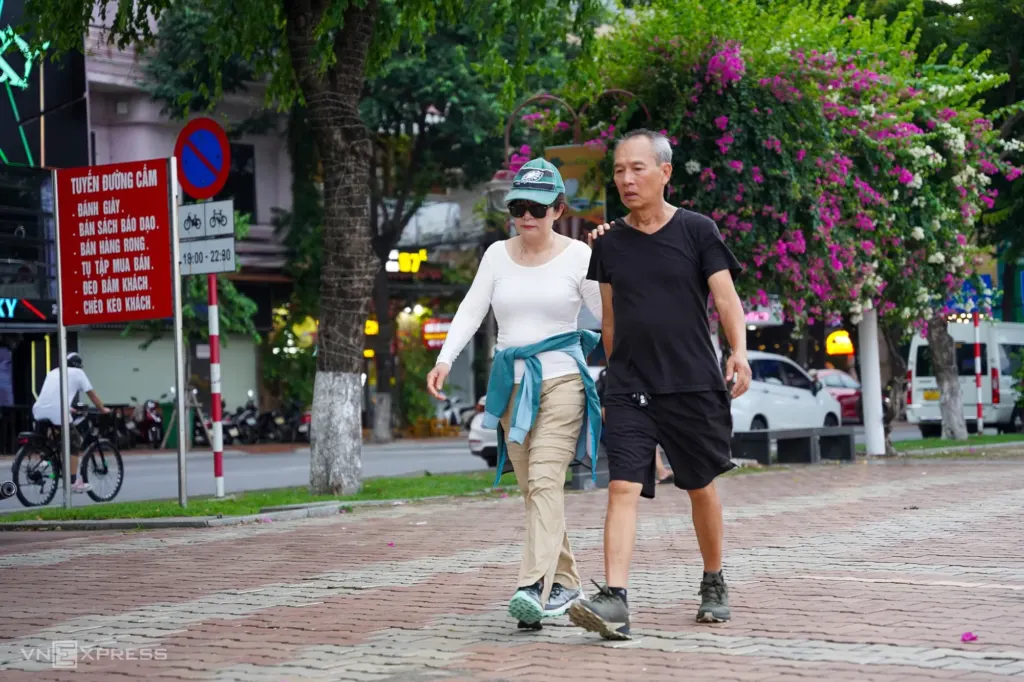 Hình minh họa: Những sai lầm khiến tuổi 50 càng nhịn ăn càng tích mỡ
