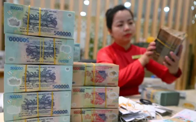 Lãi suất tiết kiệm giảm đồng loạt