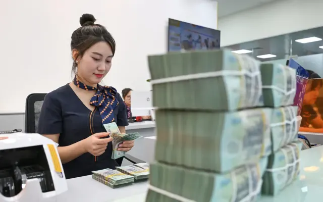 Ngân hàng Nhà nước giục giảm lãi suất tiết kiệm trên tất cả kênh