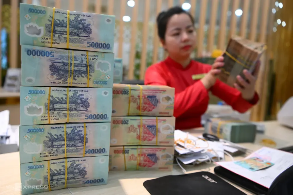 Hình minh họa: Lãi suất tiết kiệm giảm đồng loạt