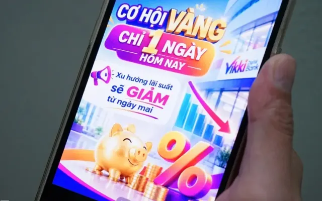 Nhân viên ngân hàng ‘săn’ khách gửi tiền trước khi hạ lãi suất