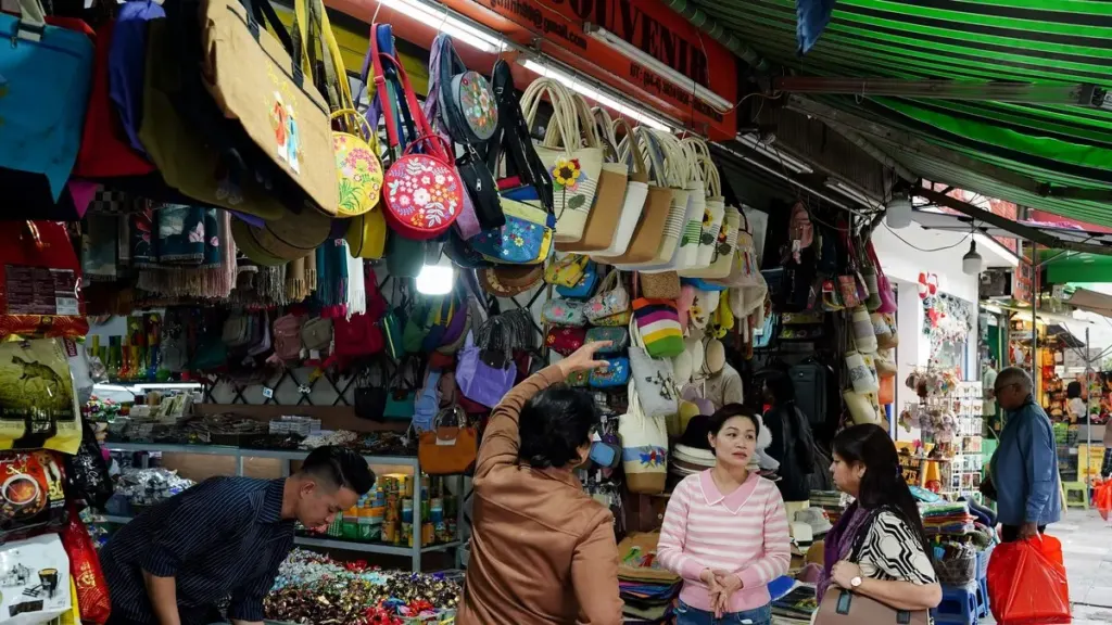 Hình minh họa: Hộ kinh doanh thu đến 10 tỷ đồng có thể được nộp thuế theo doanh thu
