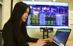 Chứng khoán đảo chiều tăng gần 8 điểm